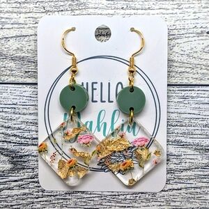 Gold Chunk Glitter Floral Earrings!